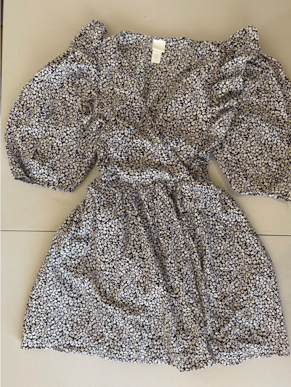 H&M Black and White Floral Puff-Sleeve Wrap Dress M